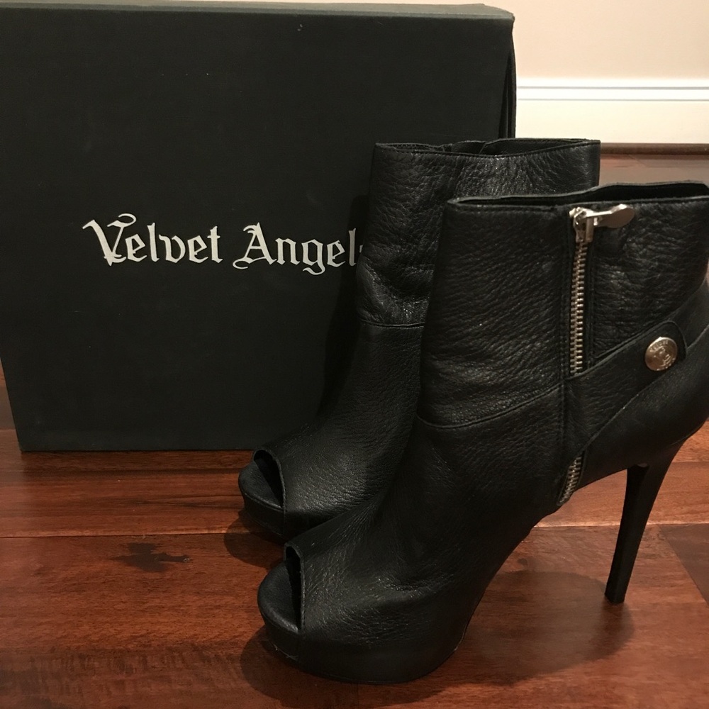 LIKE NEW Velvet Angels Leather Heeled Booties